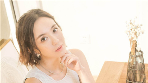 探探配对成功后聊什么才能把她约出来?